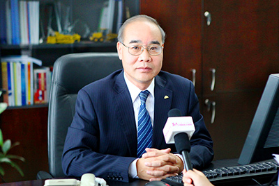 张秀文董事长在接受中国山东网专题采访时，就公司践行“厚道鲁商”倡树行动进行回答，介绍了合乐hl888把“仁义、诚信、厚道”的文化精髓融入到生产经营的全过程的典型做法和“诚敬做产品，诚信做企业”的经营理念，在工程机械行业树立起了“厚德坚韧”的山东国企形象